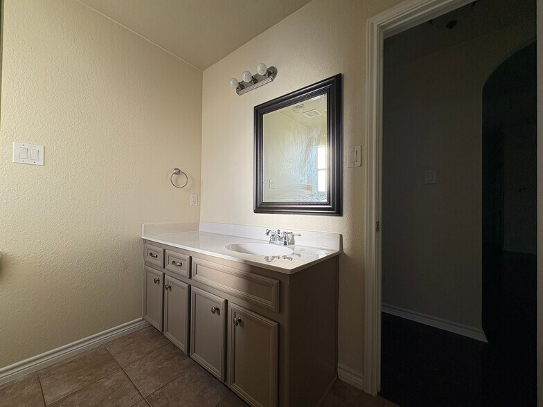 Building Photo - 2508 Isabelle Dr