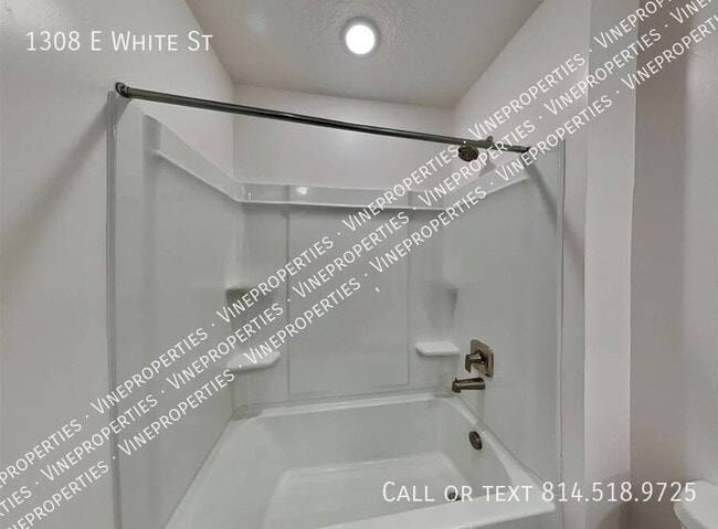 Building Photo - 1308 E White St