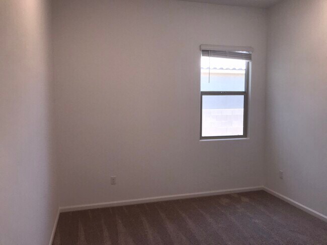 Building Photo - 10918 W Yates Ln