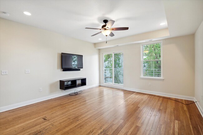 Building Photo - 1832 W Montgomery Ave