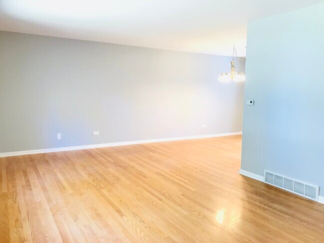 Building Photo - 724 Burning Tree Ln