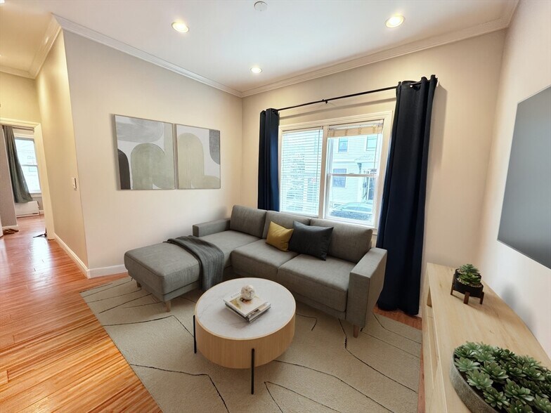 Primary Photo - 499 Sumner St