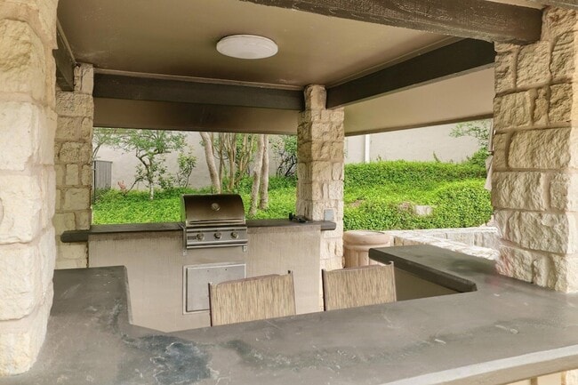 Building Photo - 6000 Shepherd Mountain Cove