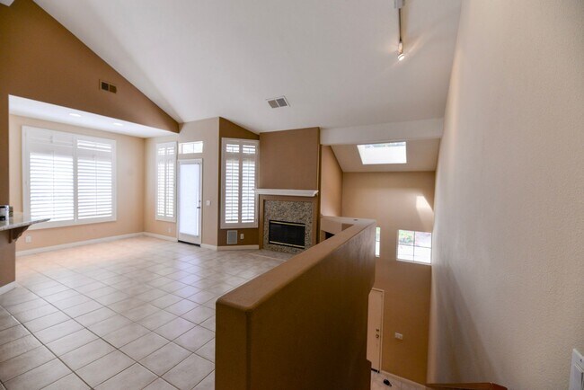 Building Photo - Resort style 2 bedroom/2 bath Condo/ walking distance to Ocean Ranch Village!