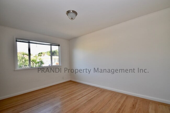 Building Photo - Rare Lagoon Front Property in Corte Madera...