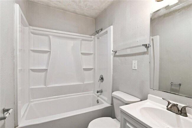 Building Photo - 10200 Top Tree Ct