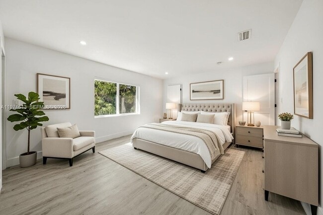 Building Photo - 3166 Royal Palm Ave