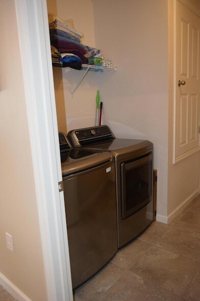 Building Photo - 4060 Dragonfly Dr