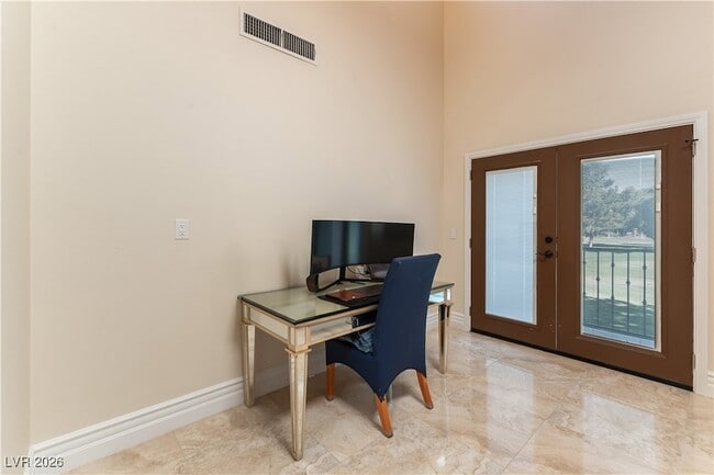 Building Photo - 2845 Queens Courtyard Dr