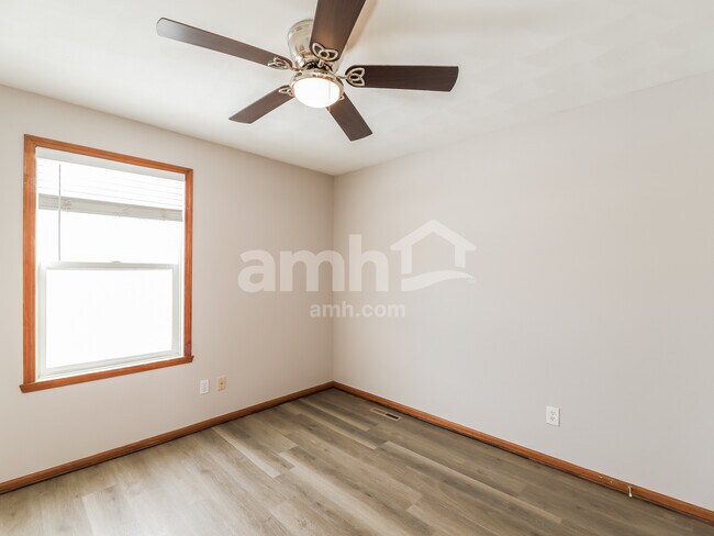 Building Photo - 3042 Bauer Dr