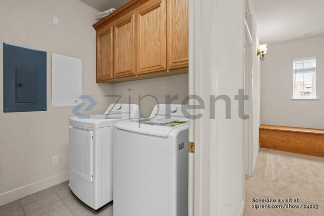 Building Photo - 9208 Hallmark Pl