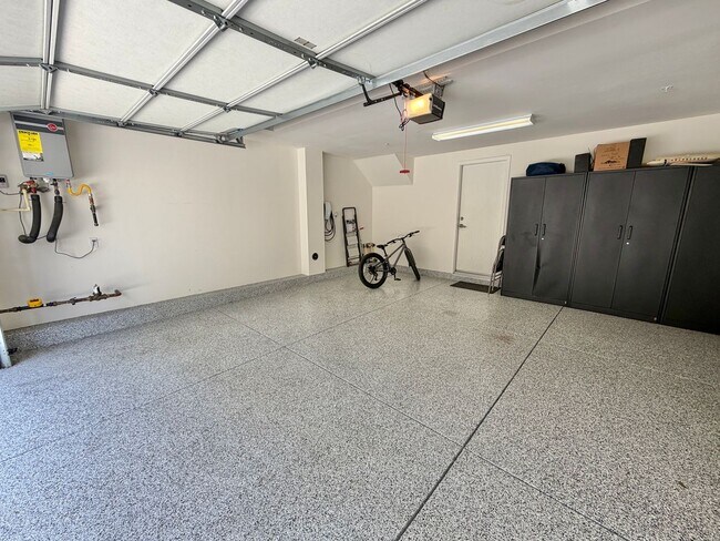 Building Photo - Furnished 3-BR/3-BA Townhouse w/ Giant Roof deck, 2-Car Garage, EV Hookup