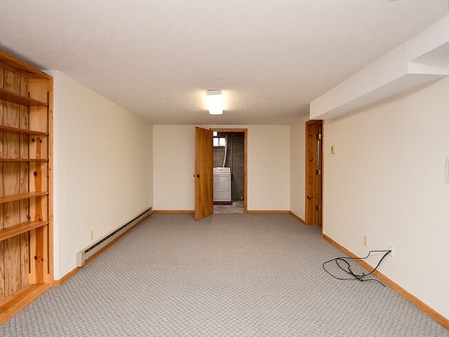 Building Photo - 405 E 5th St