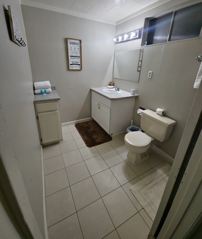 Building Photo - 2612 E Siesta Ave