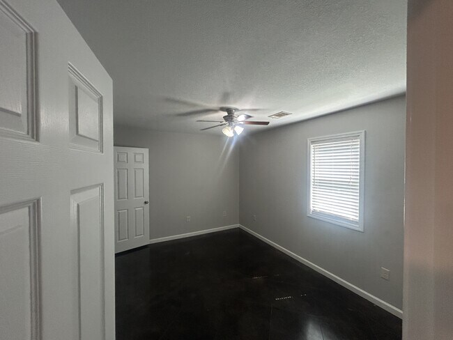 Building Photo - 5306 Apt Dr
