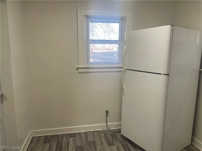 Building Photo - 958 E Wilbeth Rd