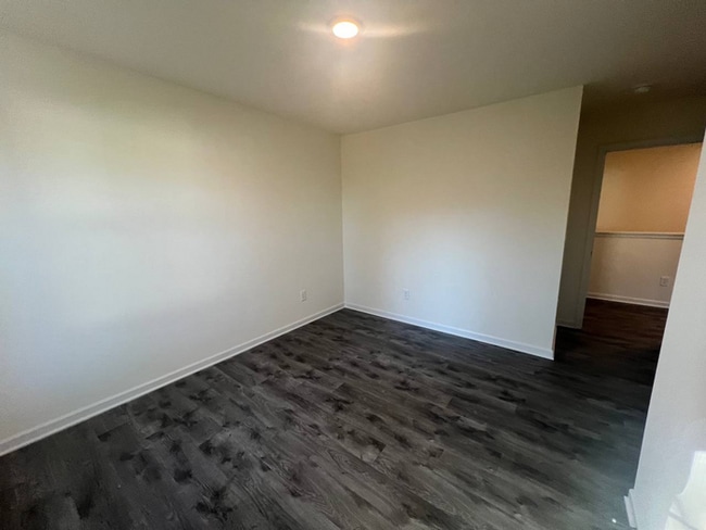 Building Photo - 1064 W Bank St