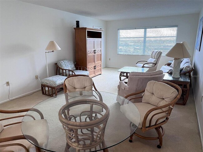 Building Photo - 4775 Cove Cir