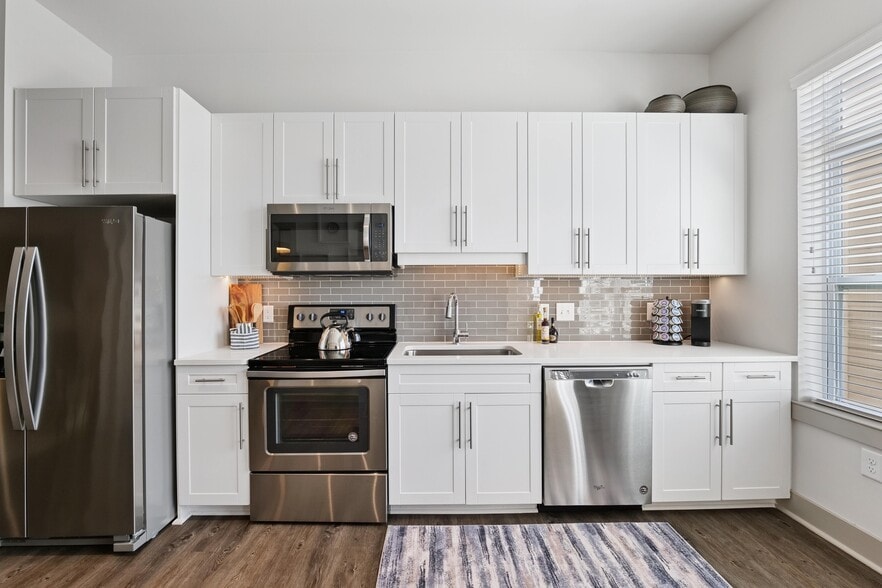 Building Photo - Lincoln at Dilworth