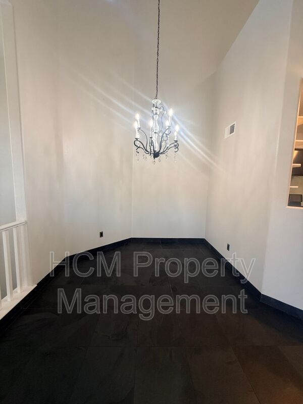 Building Photo - 25133 Via Azul