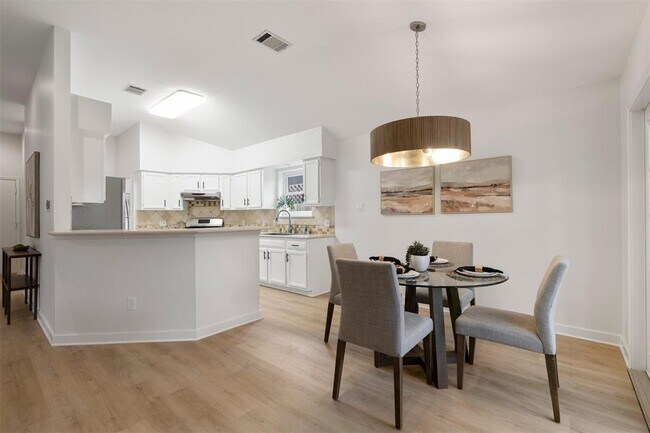 Building Photo - 8104 Doe Meadow Dr