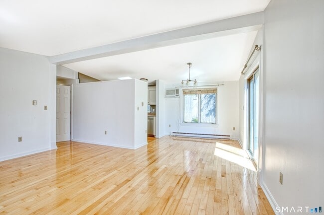 Building Photo - 25 Oakview Cir