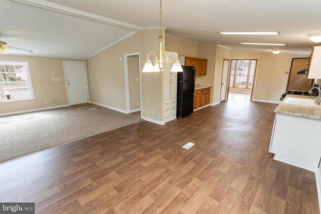 Building Photo - 1205 W 6th St