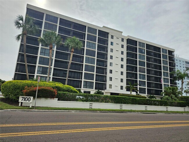 Primary Photo - 7100 Sunshine Skyway Ln S