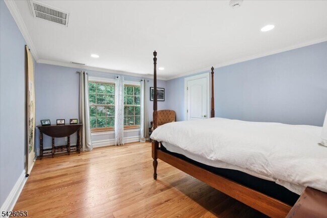 Building Photo - 236 Long Hill Dr