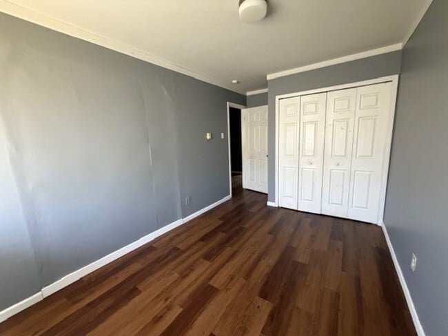 Building Photo - Newly renovated Town House for Rent 3Br / 2 Ba Section 8 Welcome !