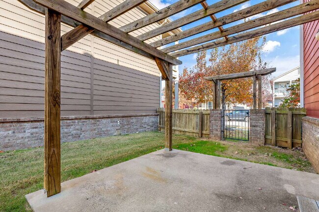 Building Photo - 537 N Keats Dr