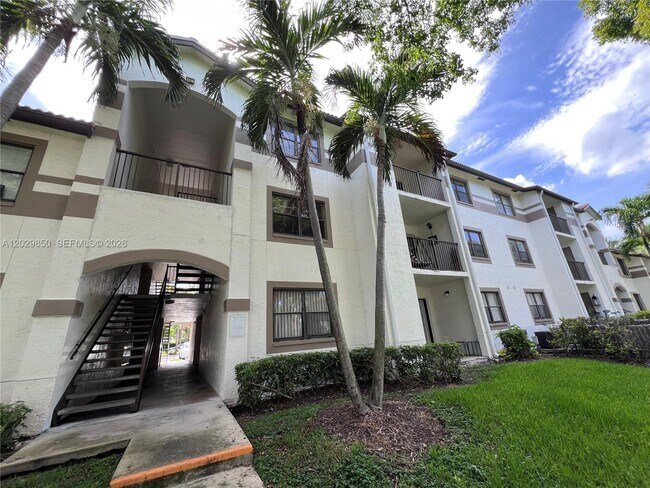 Building Photo - 640 S Park Rd