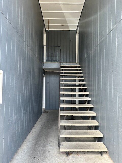 Building Photo - 2-Bedroom Apartment, Upstairs, Near Transp...