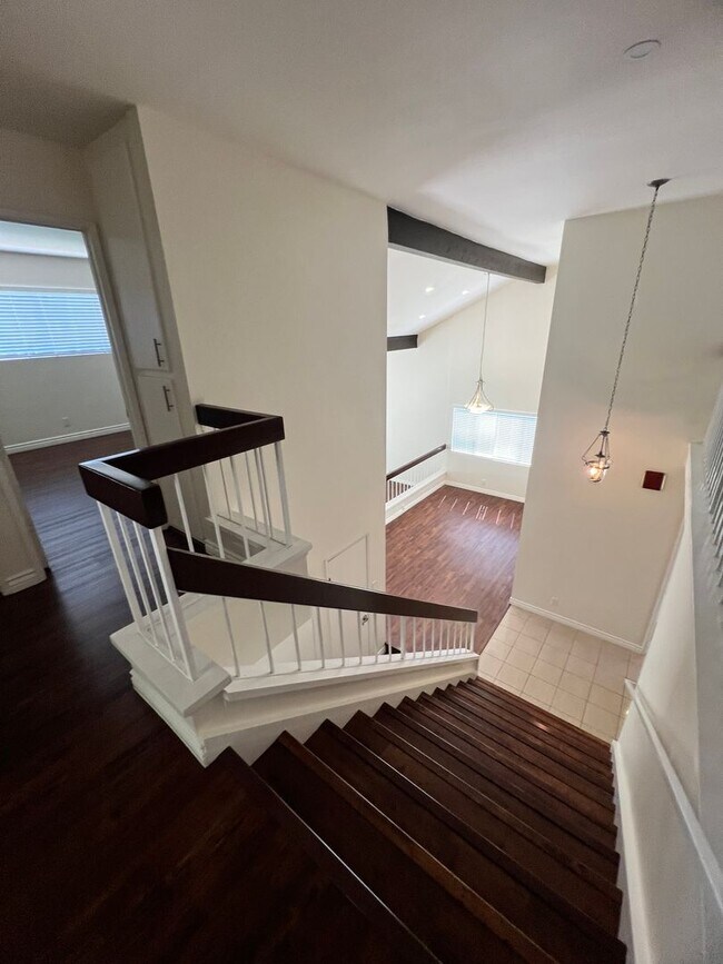 Building Photo - Camarillo - Four bedroom, 2.5 bathroom, plus loft