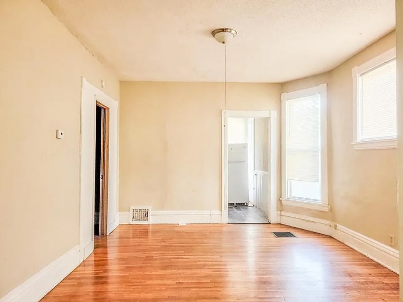 Building Photo - 2640 Fillmore St NE