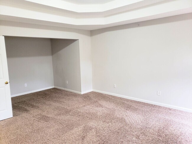 Building Photo - Beautiful 4BR Home In Established Neighborhood.