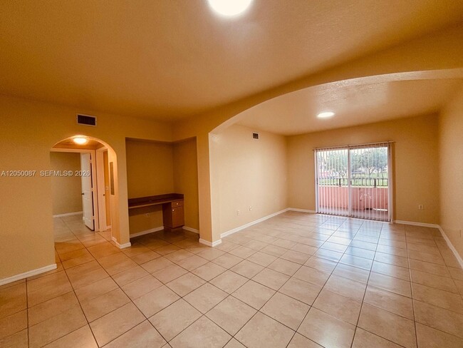 Building Photo - 2403 Belmont Ln