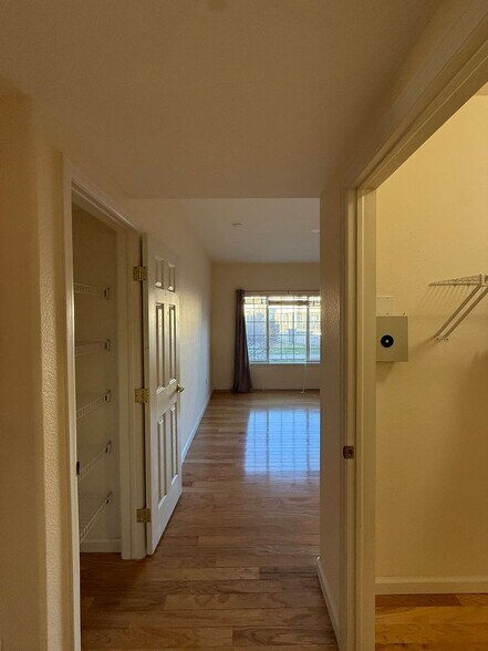 Building Photo - 9913 E Carolina Cir