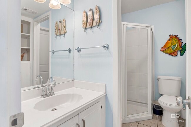 Building Photo - 554 E Beach Blvd