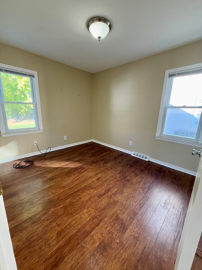 Building Photo - 715 Donald Ave