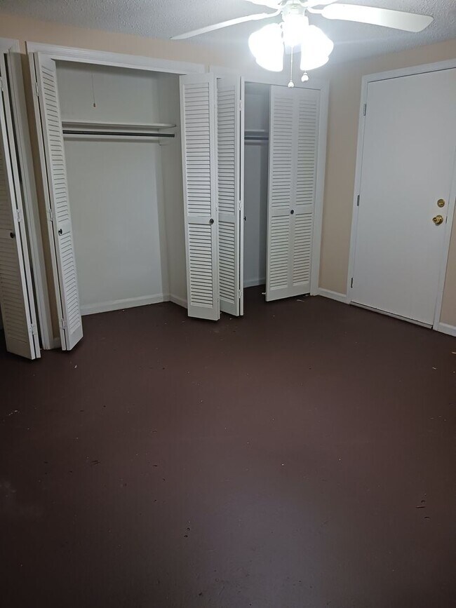 Building Photo - Charming 4BR/2.5BA Retreat on 2 Acres-Available Now!