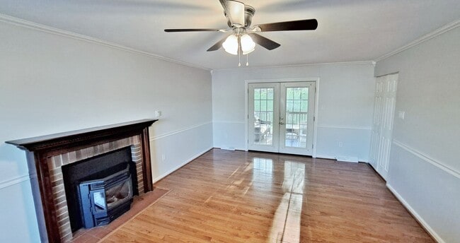 Building Photo - 3 Bed / 3 Bath Single Family Home
