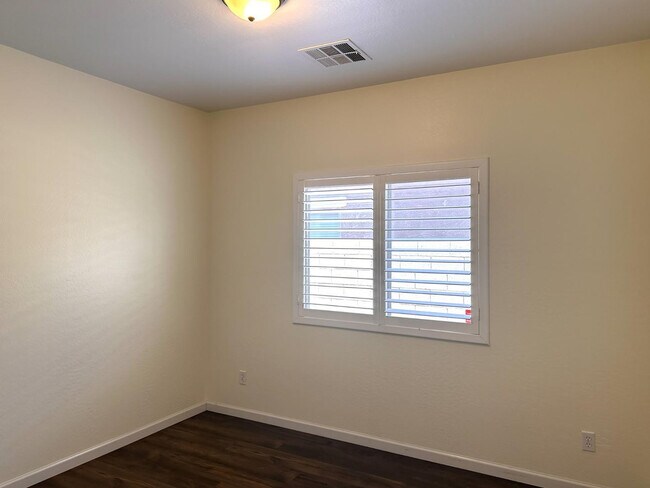 Building Photo - 11642 W Mountain View Dr