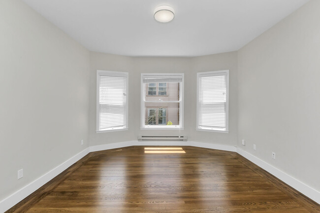 Interior Photo - Oak Shrader Apartments