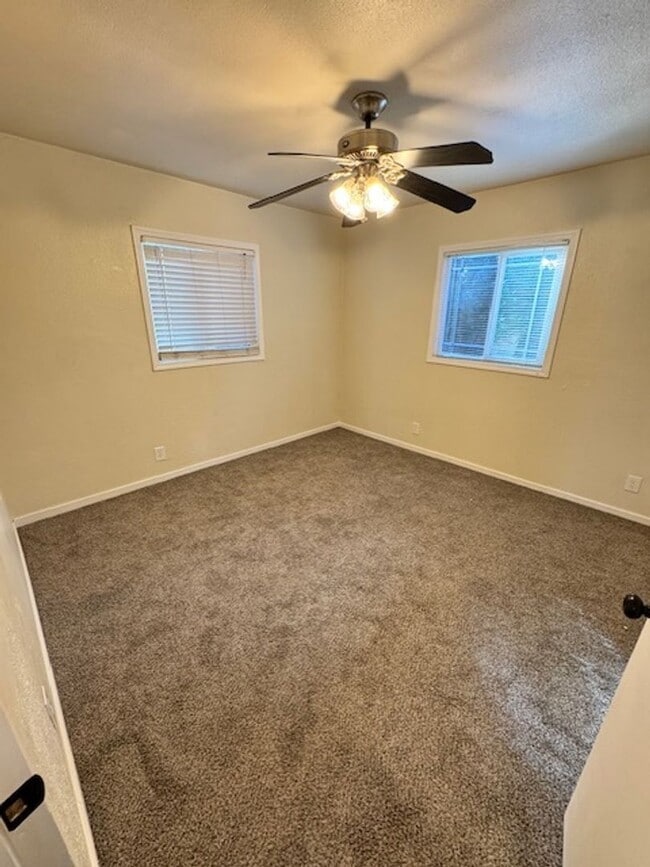 Building Photo - Recently Remodeled Home