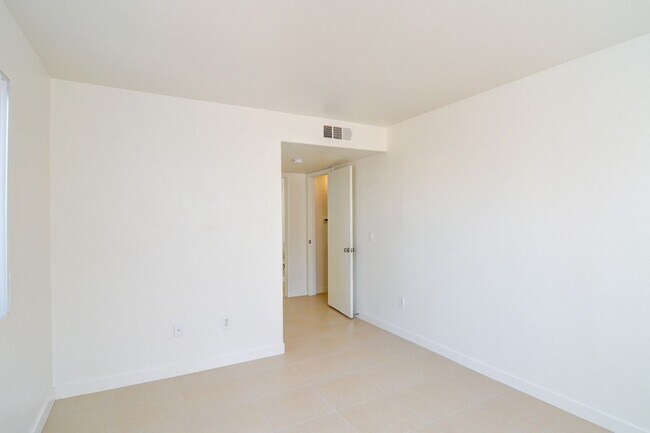 Building Photo - 3956 Danny Melamed Ave