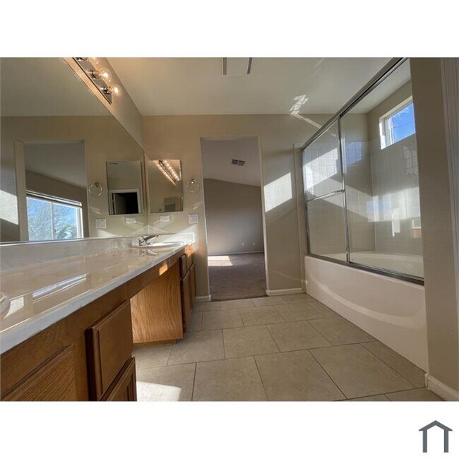 Building Photo - 2 Story Home with Gorgeous Tile Floors Downstairs