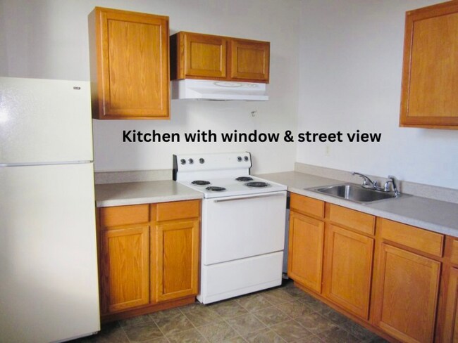 Building Photo - 216 E Jewett Blvd