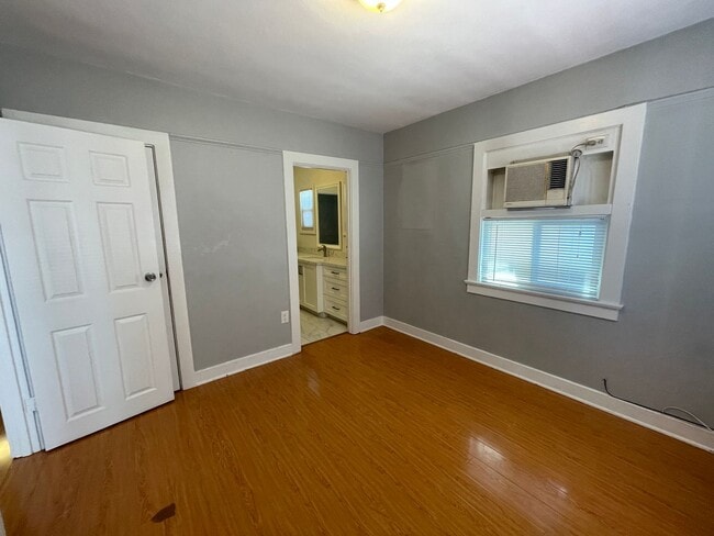 Building Photo - Gorgeous 2 Bedroom Home! Convenient Location!