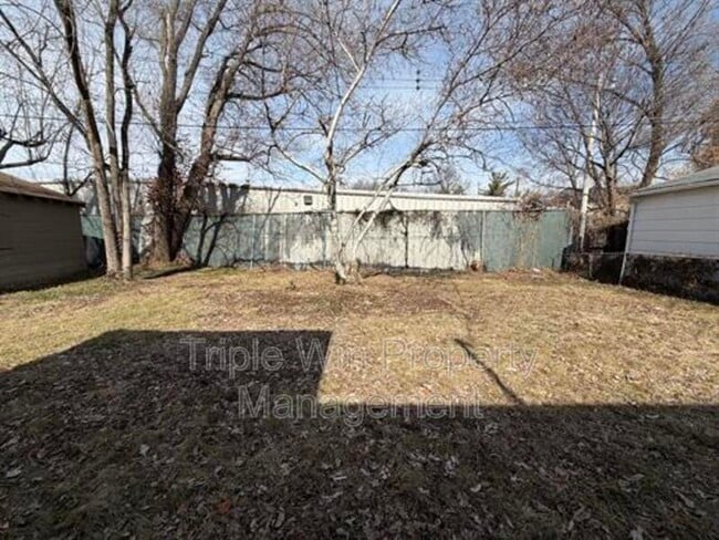 Building Photo - 8333 Whitewater Dr